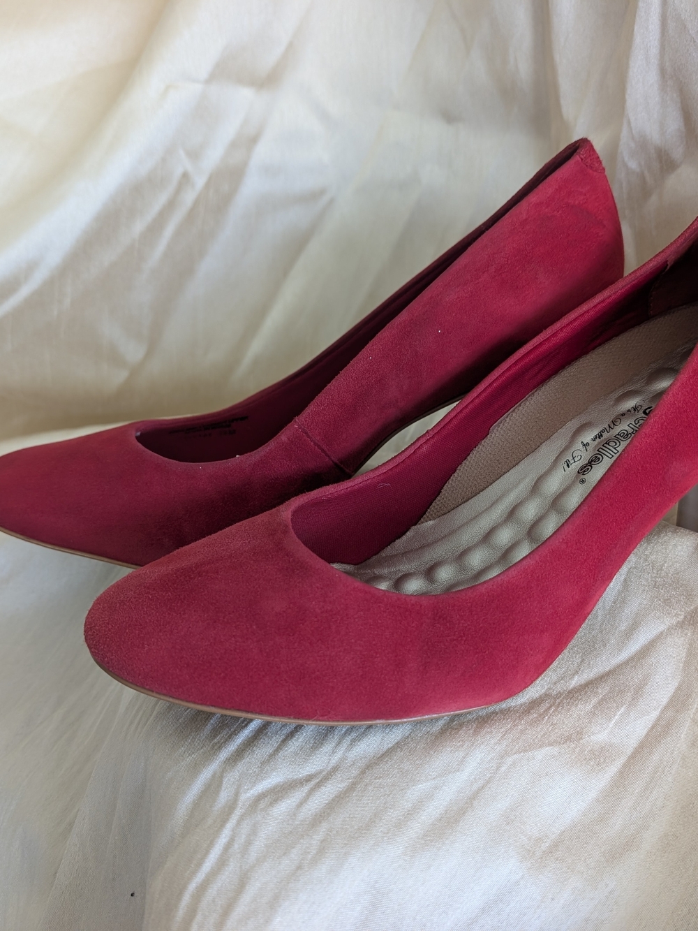 Walking Cradles Women's Red Suede Mid-Heel Pumps - Picture 3 of 4